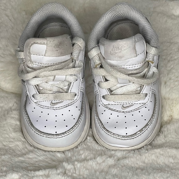 Nike Airforce 1’s Triple white size 5c - Picture 4 of 5